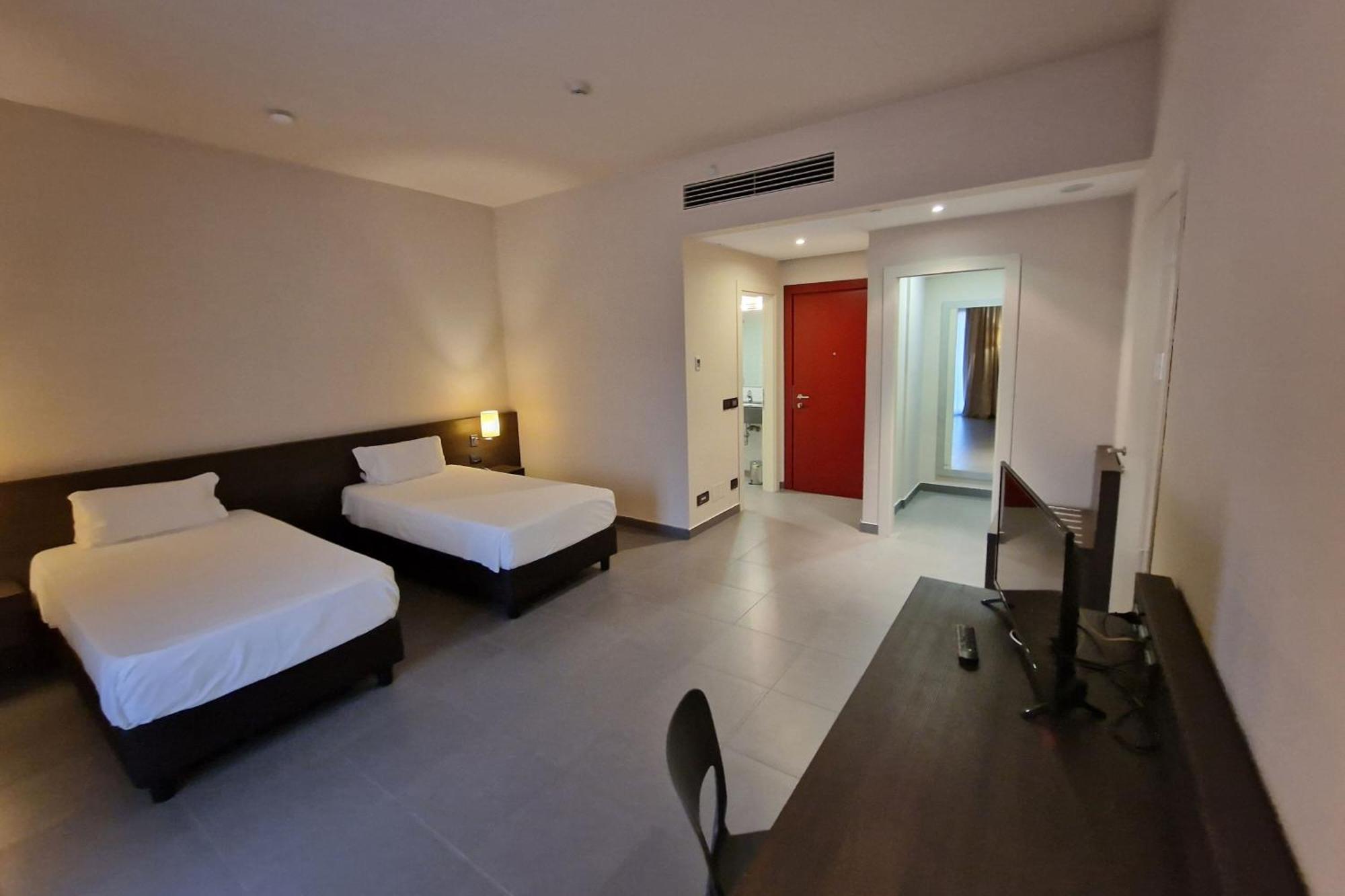 Inn Naples Airport Gricignano dʼAversa Buitenkant foto